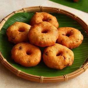 Ulunthu Vadai  (3 Pcs)