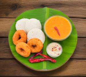 3 Idli 3 Vada Delicious Taste Of Sambar and Chutney