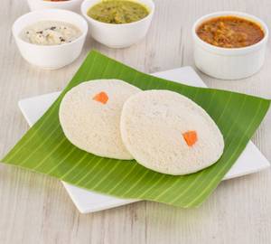 Idli [2 Pieces] With Vada Curry