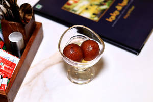 Hot Gulab Jamun (2pcs.)