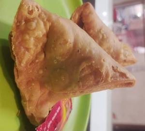 Samosa 2 piece Aalu chana sabji 