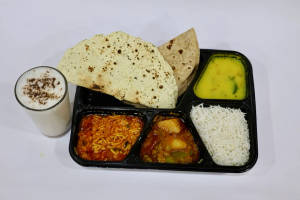 Gujarati Thali ( 2 Sabji 4 Plain Chapati Dal Rice Buttermilk Papad )