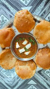 Poori With Paneer Sabzi