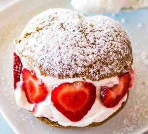 Strawberry bun
