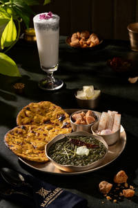 Sarson Ka Saag With Masala Makai Paratha Thaal