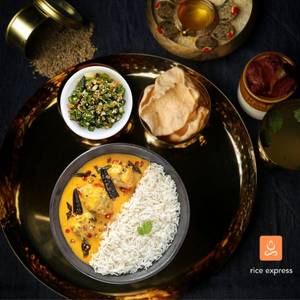 Kadhi 250 Ml + Chawal 450 Ml + Veg 250 Ml + Fryums + Pickle