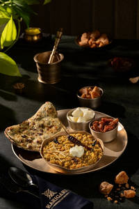 Shalgam Kali Gajjar Ka Saag With Bhatua Methi Paratha