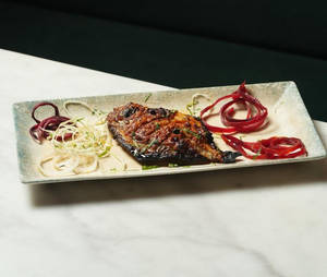 Fish Pomfret (seasonal)