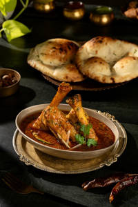 Amritsari Paya Shorba With Khameeri Naan