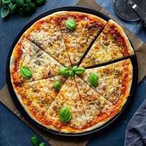 Onion capsicum pizza