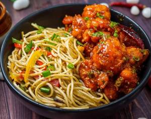 Paneer Chilli(4Pcs)+ Veg Chowmin