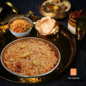 Poondu Kuzhambu Rice 450 Ml + Veg 250 Ml + Fryums + Pickle