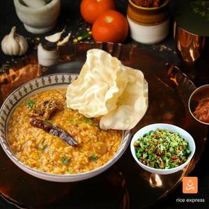 Onion Rasam Rice 450 Ml + Veg 250 Ml + Fryums + Pickle