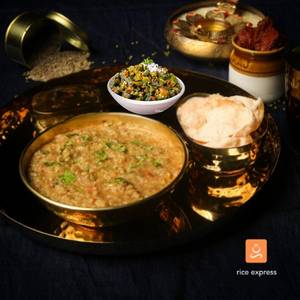 Green Gram Khichdi 450 Ml + Veg 250 Ml + Fryums + Pickle