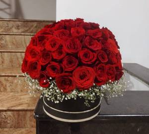 100 Red Rose Black Box