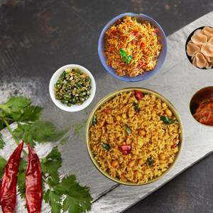 Tamarind Rice 450 Ml+tomato Rice 250 Ml+veg 250 Ml+fryums+pickle