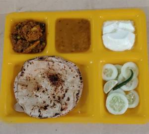 Jain 5 Roti Sabji Dal Dahi Thali