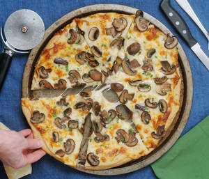 Mushroom roasted pizza