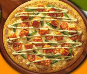 Paneer & Chicken With Green Chilli Tikha Tikha Wheat Pizza