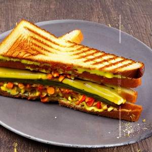 Corn capsicum sandwich