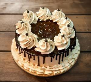 Cream drop chocolate cake