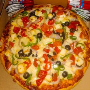 Mix veg paneer pizza