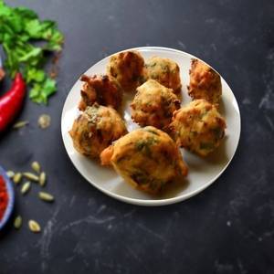 Keerai Bonda - 8 Nos ( No Chutney, No Sambar )