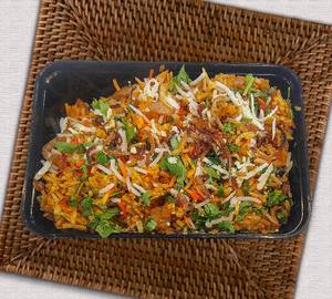 Urban Pind Special Veg Biryani With Gravy+ (rasbhari Jamun Rasgulla Box)