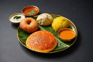 Mini Tiffin 6 Ghee Pudi Thatte Idli, 1 Pc Medu Vada, Half Sheera, Half Upma
