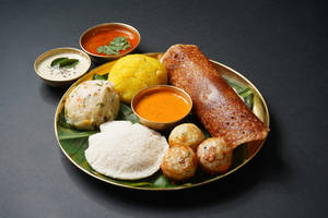 Mini Tiffin 1 1 Idli, 3 Pcs Paddu, 1 Mini Benne Dosa, Half Sheera, Half Upma