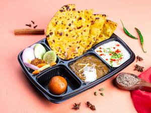 Sarso Ka Saag Makki Ki Roti Thali
