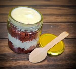 Red velvet cheese jar cake
