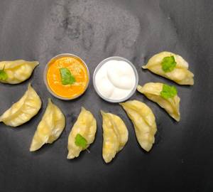 Veg momos(8 Piece)