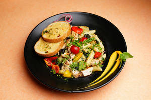 Chicken Aglio E Olio Penne