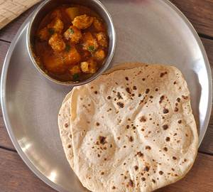 4 Roti with soyabean sabji