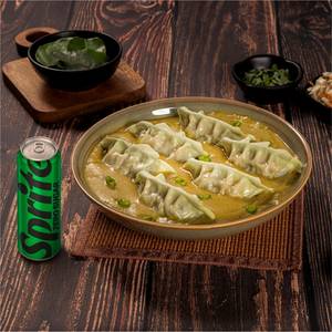 Veg Momo GreenThai + Sprite