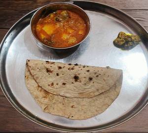 4 Roti  Aloo Dum