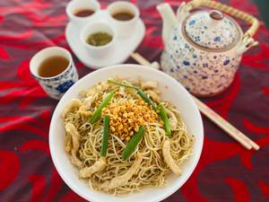 Burnt Garlic Noodles Chicken