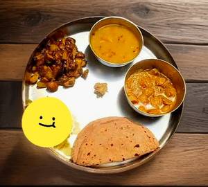 4 Roti Aloo Bhujiya Dal Salad Achar Soyabean Sabji