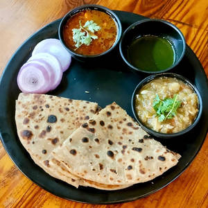 Sattu Paratha With Ghugni & Chokha - 2 Pcs