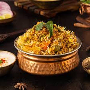 Murg Hydrabadi Biryani With Raita