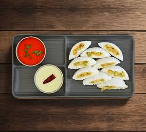 Vegetable Idli [4 Pieces]