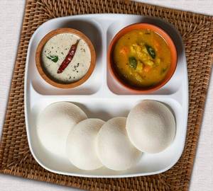 Idli Sambhar [4 Pieces]