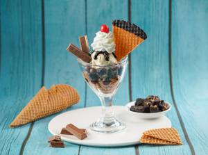 Kitkat Brownie Sundae