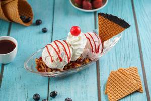 Strawberry Berry Sundae