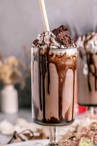 Chocolet Shake With Ice Cream
