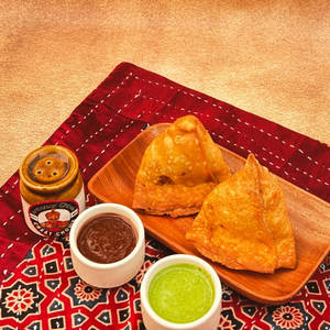 Samosa [2 Pcs] With Chutney