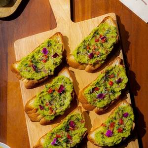 Guacamole - Melba Toast