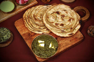 Palak Paneer [300ml] + Boondi Raita[175ml] + Choice Of Breads