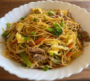 Egg & Chicken Hakka Noodles